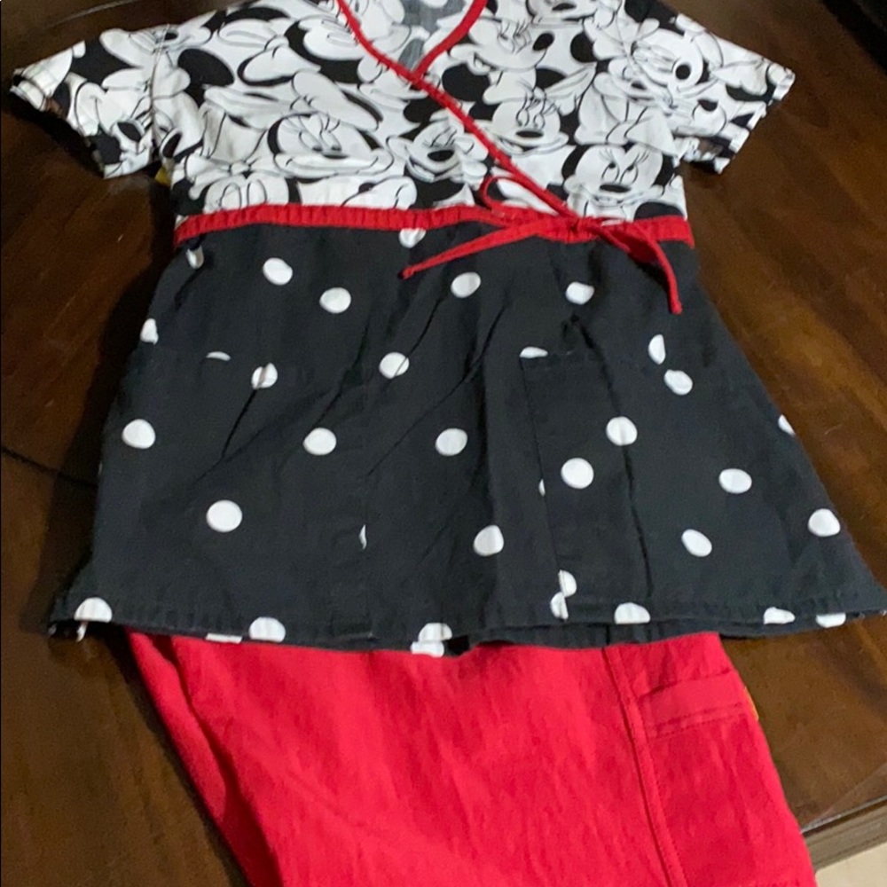 Scrub set